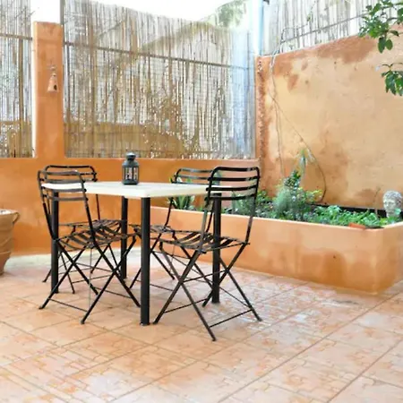 Courtyard Apt - Central Athens-3